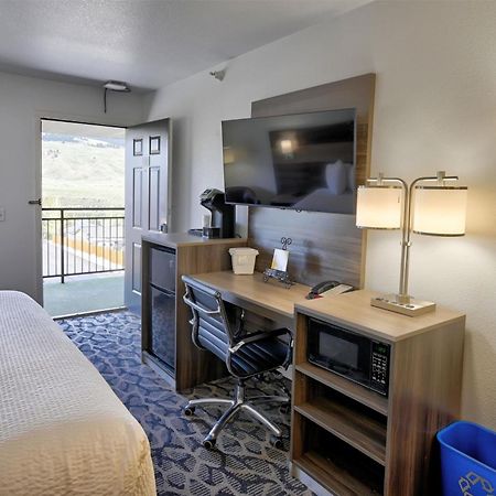 Travelodge By Wyndham Gardiner Yellowstone Park North Entr Exterior foto