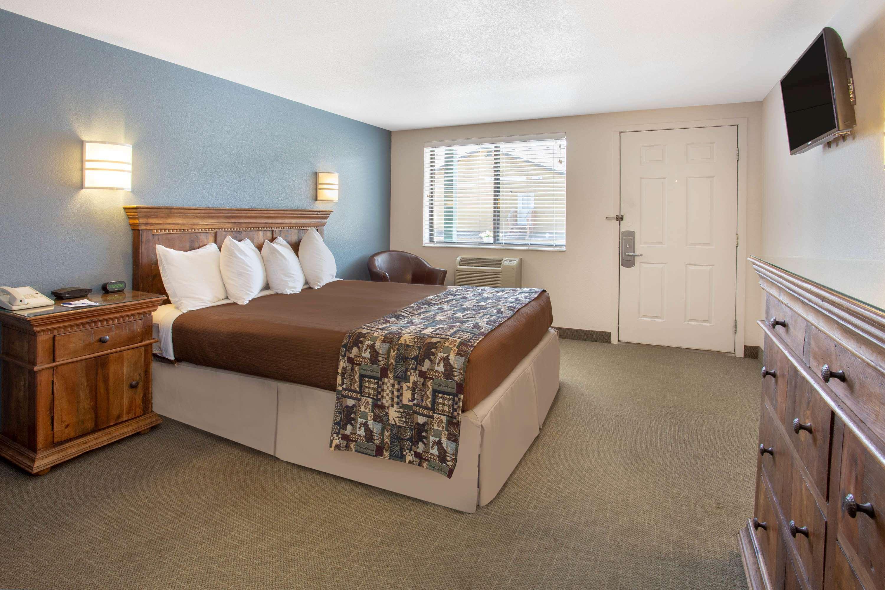 Travelodge By Wyndham Gardiner Yellowstone Park North Entr Exterior foto