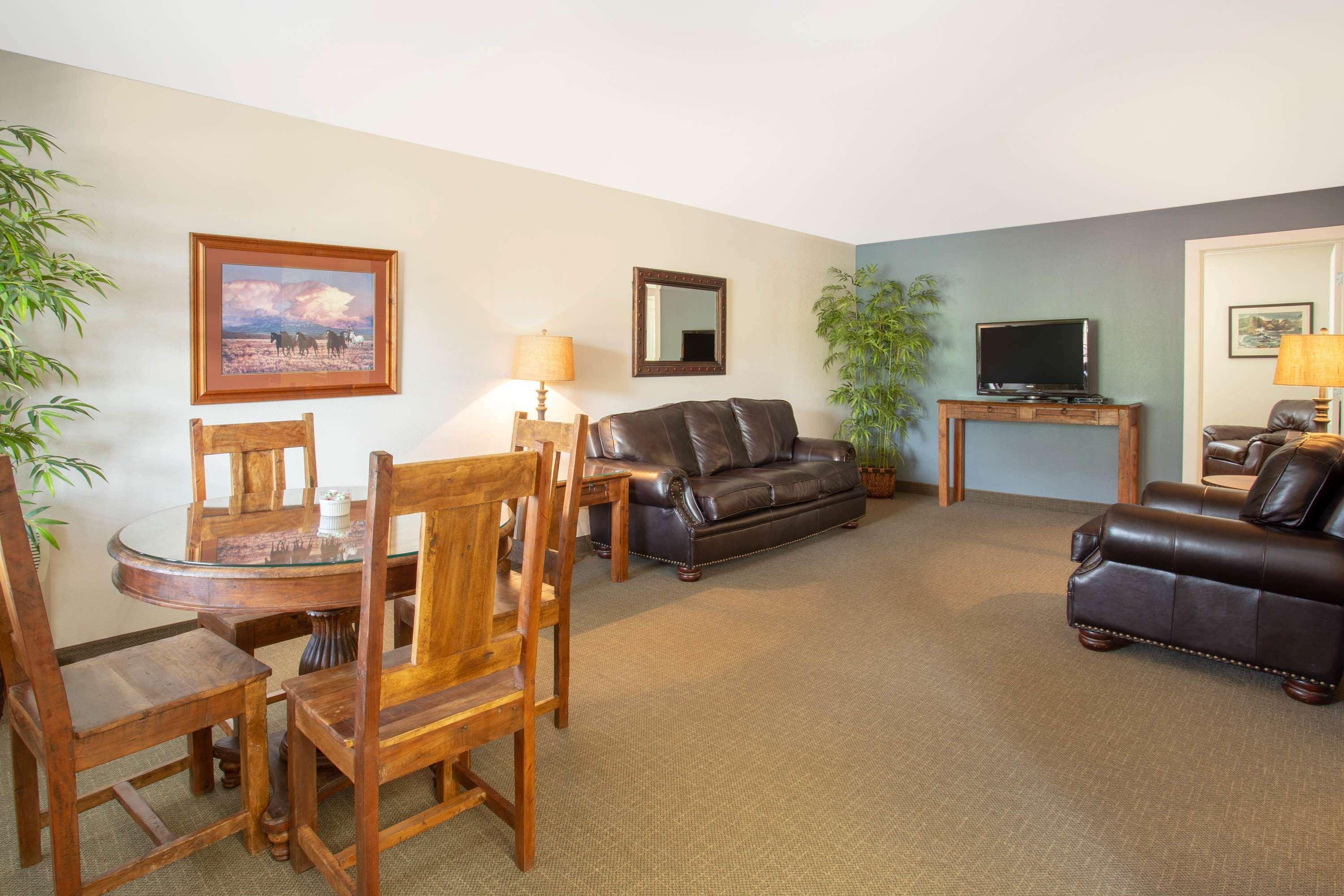 Travelodge By Wyndham Gardiner Yellowstone Park North Entr Exterior foto