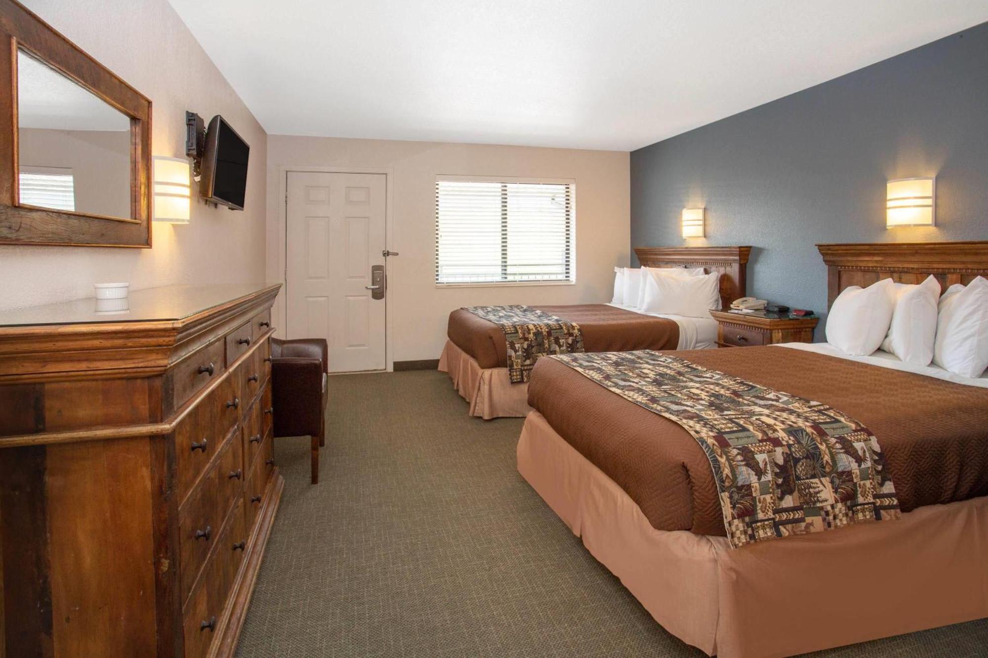 Travelodge By Wyndham Gardiner Yellowstone Park North Entr Exterior foto
