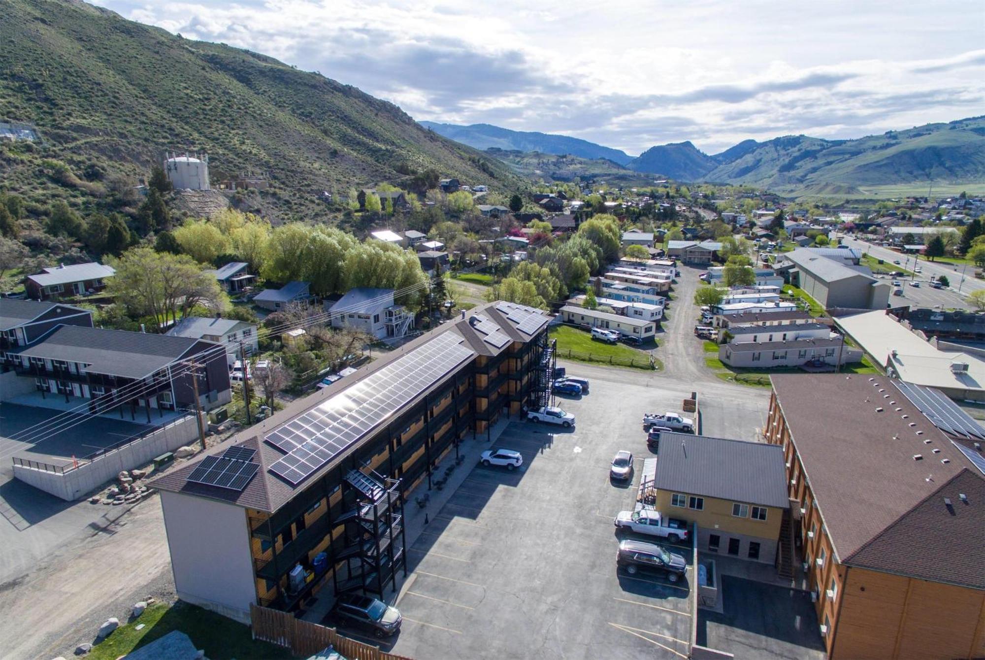 Travelodge By Wyndham Gardiner Yellowstone Park North Entr Exterior foto