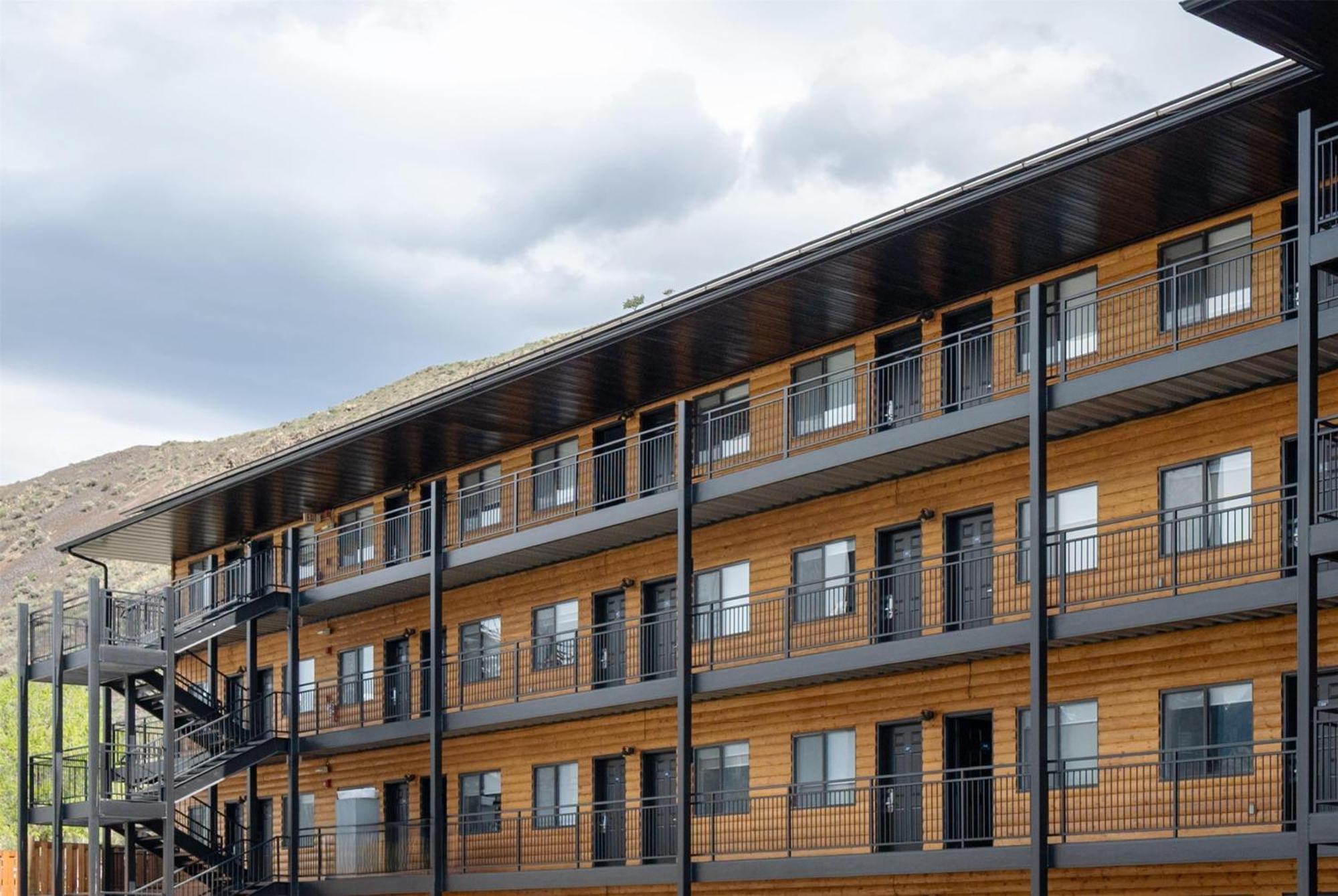 Travelodge By Wyndham Gardiner Yellowstone Park North Entr Exterior foto