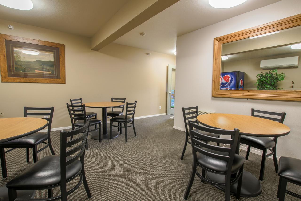 Travelodge By Wyndham Gardiner Yellowstone Park North Entr Exterior foto